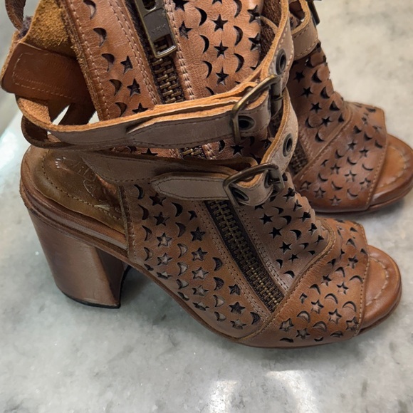 Freebird Theresa Tan open toe brown  Leather Heeled Booties size 6 6042 - Picture 6 of 6